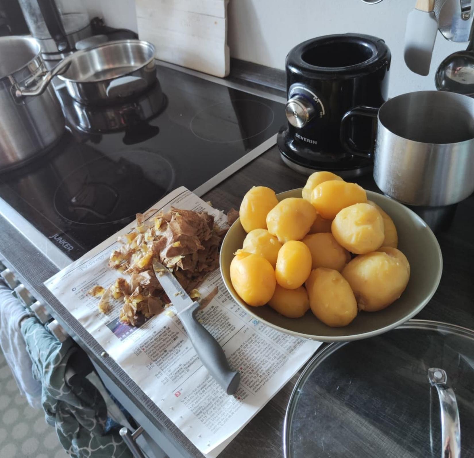 Aufgeräumtes Zimmer zum Beitrag Freitags im Büro. Zuhause…